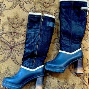 SOREL Navy blue tall rain boot . Side zip. Metal adjustment for calf size US 7